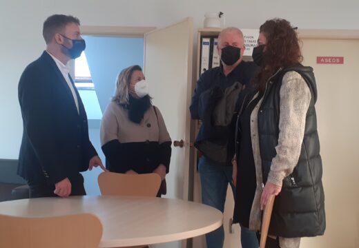 Trenor visita as obras de mellora realizadas no centro de saúde da Pobra do Caramiñal que contaron cun investimento de máis de 45.000€